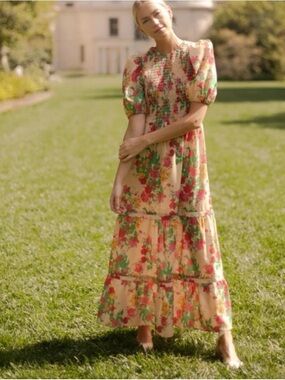 Damaris Bailey Camilla Smocked Maxi Dress Beige Rose Floral Size Medium NWOT